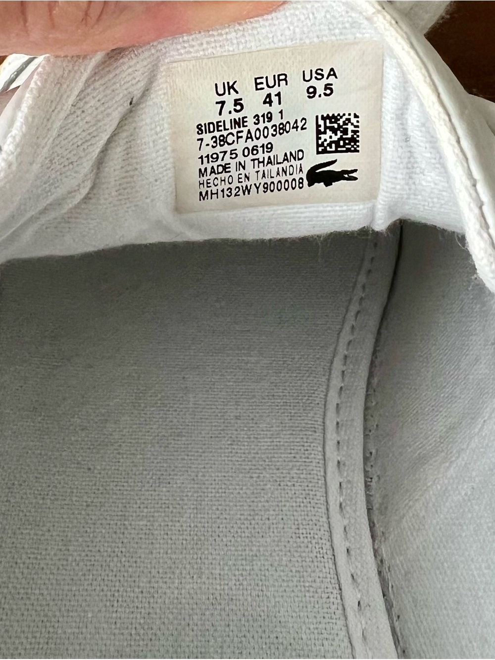 Lacoste Women’s White Leather Sneakers w/Navy Stripes  9.5 US - like new! - Picture 9 of 12